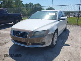 2007 Volvo S80 I6 with VIN YV1AS982671040638, listed as a IAAI auction lot 41998742 with 155,266 mi miles. Bid and sale history available at carsss.com. Image 2.