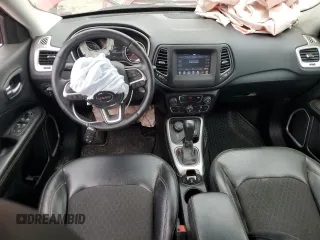 2019 Jeep Compass Latitude z VIN 3C4NJDBB2KT597540, wystawiony jako Copart lot #57686275 z przebiegiem 84 501 mil mil oraz Szkoda całkowita • Salvage title. Historia ofert i sprzedaży dostępna na DreamBid. Obrazek 8.