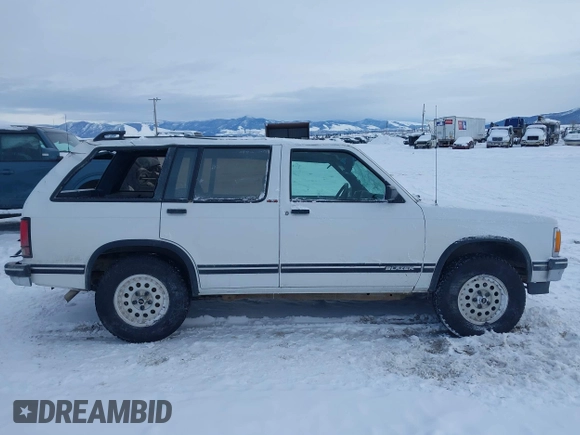 1993 Chevrolet Blazer with VIN 1GNDT13W3P2214338, listed as a IAAI auction lot 41511324 with 175,816 mi miles and . Bid and sale history available at DreamBid. Image 14.
