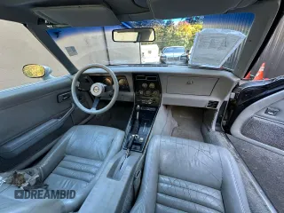 1982 Chevrolet Corvette z VIN 1G1AY8789C5101514, wystawiony jako Copart lot #87106344 z przebiegiem 3 012 mil mil oraz Czysty tytuł • Clean title. Historia ofert i sprzedaży dostępna na DreamBid. Obrazek 9.
