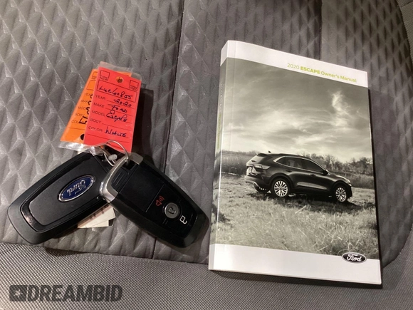 2020 Ford Escape SE z VIN 1FMCU0G60LUC60855, wystawiony jako IAAI lot #42815359 z przebiegiem 116 708 mil mil oraz . Historia ofert i sprzedaży dostępna na DreamBid. Obrazek 8.