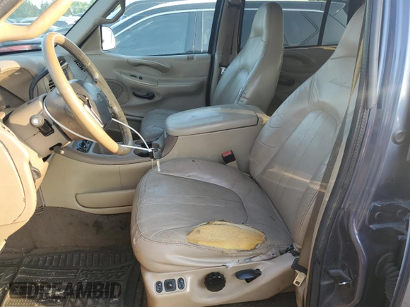 2002 Ford Expedition Eddie Bauer z VIN 1FMRU17L12LA63588, wystawiony jako Copart lot #52289415 z przebiegiem 305 113 mil mil oraz Szkoda całkowita • Salvage title. Historia ofert i sprzedaży dostępna na DreamBid. Obrazek 7.