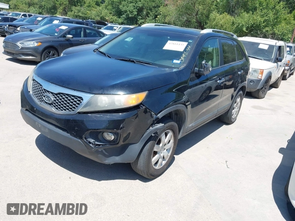 2013 Kia Sorento LX with VIN 5XYKT3A64DG363163, listed as a IAAI auction lot 42811435 with 199,427 mi miles and . Bid and sale history available at DreamBid. Image 2.