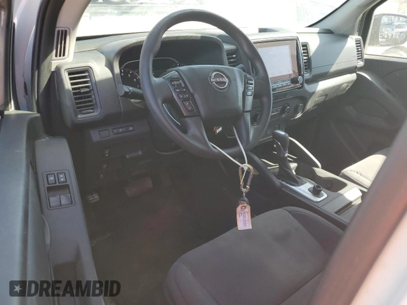 2023 Nissan Frontier S z VIN 1N6ED1CL9PN657282, wystawiony jako Copart lot #48921625 z przebiegiem 25 804 mil mil oraz Czysty tytuł • Clean title. Historia ofert i sprzedaży dostępna na DreamBid. Obrazek 8.
