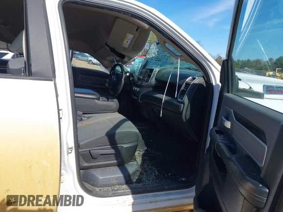 2019 Ram 2500 Lone Star with VIN 3C6UR5DL1KG663656, listed as a IAAI auction lot 41329641 with 124,361 mi miles and . Bid and sale history available at DreamBid. Image 5.
