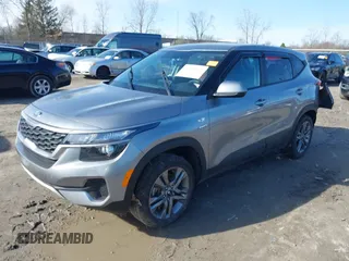 2021 Kia Seltos LX with VIN KNDEPCAA7M7185493, listed as a IAAI auction lot 41953022 with 72,981 mi miles. Bid and sale history available at carsss.com. Image 2.
