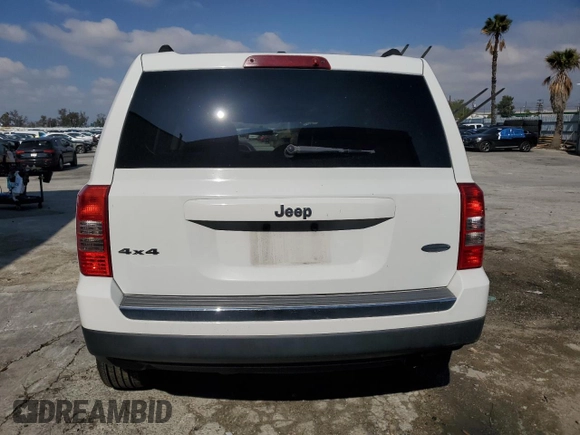 2011 Jeep Patriot Latitude X with VIN 1J4NF4GB9BD211965, listed as a Copart auction lot 44366385 with 111,318 mi miles and Salvage Title. Bid and sale history available at DreamBid. Image 6.