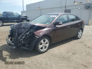 2010 Kia Forte EX z VIN KNAFU4A27A5240783, wystawiony jako Copart lot #54822085 z przebiegiem 117 118 mil mil oraz Tytuł czysty. Historia ofert i sprzedaży dostępna na DreamBid. Obrazek 1.