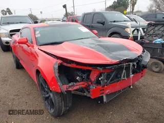 2021 Chevrolet Camaro 1LS z VIN 1G1FB1RX0M0139568, wystawiony jako IAAI lot #41407527 z przebiegiem 54 088 mil mil oraz . Historia ofert i sprzedaży dostępna na DreamBid. Obrazek 1.