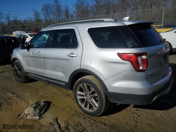 2016 Ford Explorer XLT with VIN 1FM5K7D86GGC55404, listed as a Copart auction lot 44241275 with 142,496 mi miles and Salvage Title. Bid and sale history available at carsss.com. Image 2.