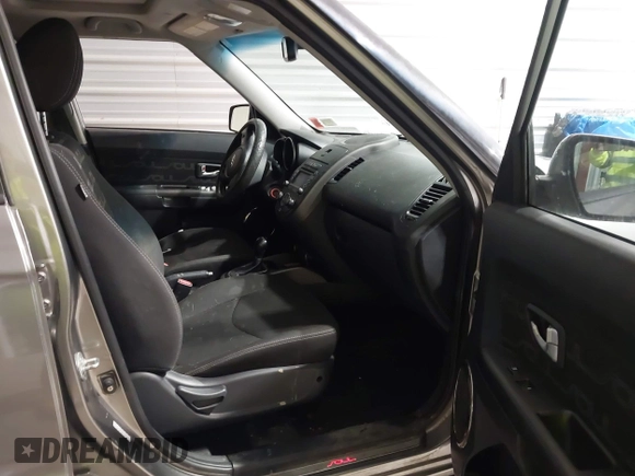 2013 Kia Soul + z VIN KNDJT2A69D7625620, wystawiony jako IAAI lot #41370053 z przebiegiem 70 662 mil mil oraz . Historia ofert i sprzedaży dostępna na DreamBid. Obrazek 5.