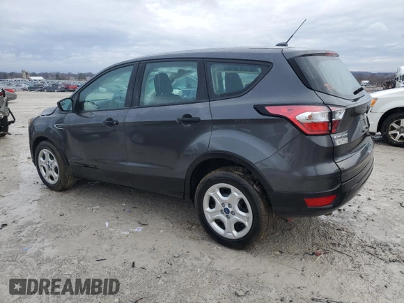 2018 Ford Escape S z VIN 1FMCU0F75JUD28557, wystawiony jako Copart lot #47191165 z przebiegiem 154 597 mil mil oraz Czysty tytuł • Clean title. Historia ofert i sprzedaży dostępna na DreamBid. Obrazek 2.