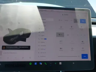 2020 Tesla Model 3 Performance z VIN 5YJ3E1EC5LF641593, wystawiony jako IAAI lot #42153291 z przebiegiem 70 264 mil mil oraz . Historia ofert i sprzedaży dostępna na DreamBid. Obrazek 19.