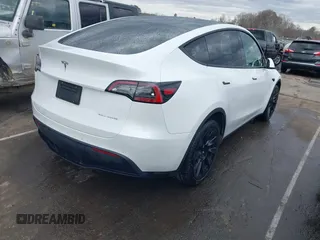 2022 Tesla Model Y Long Range with VIN 7SAYGDEE6NF461788, listed as a IAAI auction lot 41697064 with 34,034 mi miles and . Bid and sale history available at carsss.com. Image 4.
