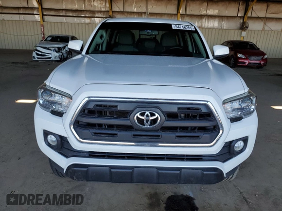 2017 Toyota Tacoma SR5 z VIN 3TMAZ5CN4HM047927, wystawiony jako Copart lot #54748255 z przebiegiem 87 906 mil mil oraz Szkoda całkowita • Salvage title. Historia ofert i sprzedaży dostępna na DreamBid. Obrazek 5.