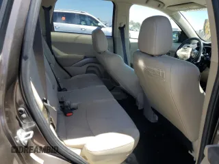 2010 Mitsubishi Outlander SE z VIN JA4AS3AW3AZ004523, wystawiony jako Copart lot #52864695 z przebiegiem 133 500 mil mil oraz Szkoda całkowita • Salvage title. Historia ofert i sprzedaży dostępna na DreamBid. Obrazek 11.