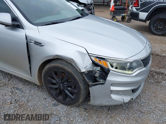 2016 Kia Optima EX z VIN 5XXGU4L36GG070336, wystawiony jako IAAI lot #41259692 z przebiegiem 124 807 mil mil oraz . Historia ofert i sprzedaży dostępna na DreamBid. Obrazek 6.