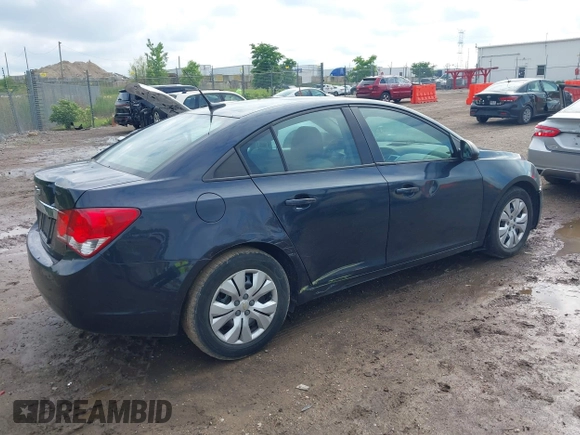 2014 Chevrolet Cruze LS z VIN 1G1PA5SG3E7286517, wystawiony jako IAAI lot #42427439 z przebiegiem 189 364 mil mil oraz . Historia ofert i sprzedaży dostępna na DreamBid. Obrazek 4.