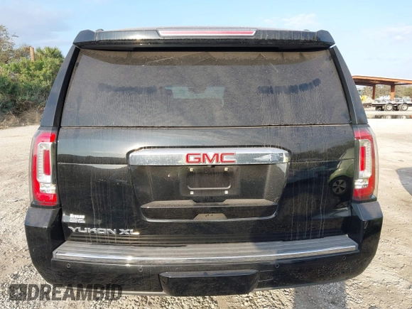 2019 GMC Yukon XL Denali with VIN 1GKS2HKJ2KR226275, listed as a IAAI auction lot 41552828 with 82,069 mi miles. Bid and sale history available at carsss.com. Image 17.