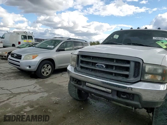 1999 Ford F-250 XL z VIN 1FTNF21F4XEC81851, wystawiony jako Copart lot #75865864 z przebiegiem 260 042 mil mil oraz Czysty tytuł • Clean title. Historia ofert i sprzedaży dostępna na DreamBid. Obrazek 11.
