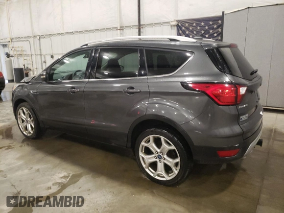 2019 Ford Escape Titanium z VIN 1FMCU9J93KUC54523, wystawiony jako Copart lot #53613665 z przebiegiem 140 895 mil mil oraz Szkoda całkowita • Salvage title. Historia ofert i sprzedaży dostępna na DreamBid. Obrazek 2.