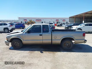 2001 GMC Sonoma SLS 1SG z VIN 1GTCS19W218143006, wystawiony jako IAAI lot #41754688 z przebiegiem 159 375 mil mil oraz . Historia ofert i sprzedaży dostępna na DreamBid. Obrazek 14.