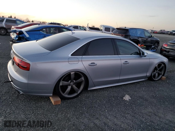 2015 Audi S8 z VIN WAUK2AFD6FN011936, wystawiony jako Copart lot #41606215 z przebiegiem 40 260 mil mil oraz Szkoda całkowita • Salvage title. Historia ofert i sprzedaży dostępna na DreamBid. Obrazek 3.