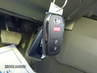 2024 Toyota Prius LE z VIN JTDACAAU9R3035781, wystawiony jako IAAI lot #41458562 z przebiegiem 1 592 mil mil oraz . Historia ofert i sprzedaży dostępna na DreamBid. Obrazek 11.