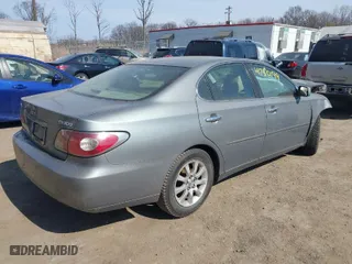 2002 Lexus ES 300 with VIN JTHBF30G125019778, listed as a IAAI auction lot 41780199 with 204,065 mi miles. Bid and sale history available at carsss.com. Image 4.