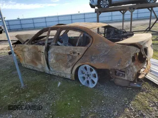 2006 BMW 3 Series 330i with VIN WBAVB33526PS15062, listed as a Copart auction lot 85921684 with Not provided miles and Non repairable. Bid and sale history available at DreamBid. Image 2.