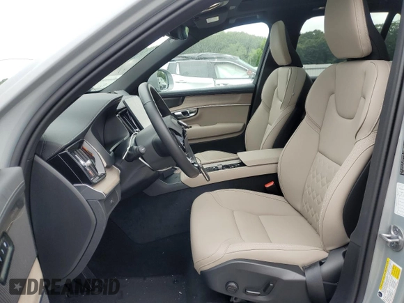 2025 Volvo XC90 Plus with VIN YV4062PB0S1356430, listed as a Copart auction lot 61463685 with 7,901 mi miles and Clean title. Bid and sale history available at DreamBid. Image 7.