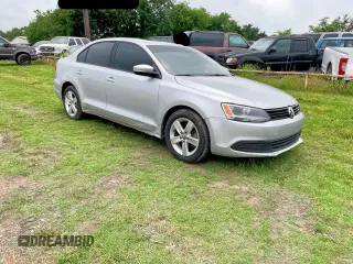 2012 Volkswagen Jetta TDI w/Premium & Nav z VIN 3VWLL7AJ5CM008100, wystawiony jako Copart lot #57871175 z przebiegiem 138 035 mil mil oraz Czysty tytuł • Clean title. Historia ofert i sprzedaży dostępna na DreamBid. Obrazek 1.