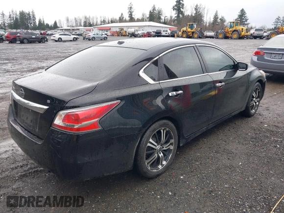 2015 Nissan Altima 2.5 S with VIN 1N4AL3AP6FC213623, listed as a IAAI auction lot 41831798 with 132,876 mi miles. Bid and sale history available at carsss.com. Image 4.