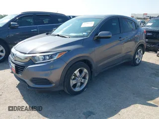 2022 Honda HR-V LX z VIN 3CZRU5H30NM718329, wystawiony jako IAAI lot #42396971 z przebiegiem 28 411 mil mil oraz . Historia ofert i sprzedaży dostępna na DreamBid. Obrazek 18.