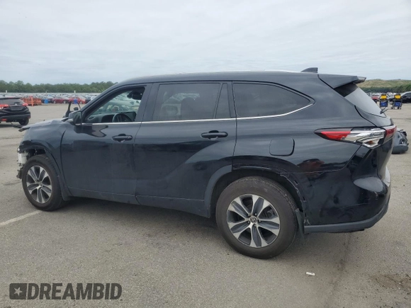 2022 Toyota Highlander XLE with VIN 5TDGZRBH0NS204460, listed as a Copart auction lot 61422635 with 67,880 mi miles and Salvage title. Bid and sale history available at DreamBid. Image 2.