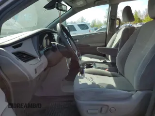 2019 Toyota Sienna LE Auto Access Seat with VIN 5TDKZ3DC1KS009648, listed as a Copart auction lot 52910155 with 68,417 mi miles and Salvage Title. Bid and sale history available at DreamBid. Image 7.