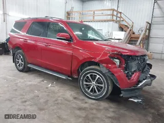 2020 Ford Expedition XLT with VIN 1FMJU1JT8LEA77306, listed as a IAAI auction lot 41371805 with 104,803 mi miles. Bid and sale history available at carsss.com. Image 1.