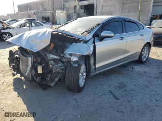 2020 Ford Fusion SE with VIN 3FA6P0HDXLR161737, listed as a Copart auction lot 47238085 with 70,401 mi miles and Salvage Title. Bid and sale history available at carsss.com. Image 1.
