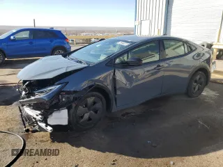 2024 Toyota Prius LE z VIN JTDACAAU2R3028428, wystawiony jako Copart lot #47221845 z przebiegiem Nie podano mil oraz Nie do naprawy • Non repairable. Historia ofert i sprzedaży dostępna na DreamBid. Obrazek 1.