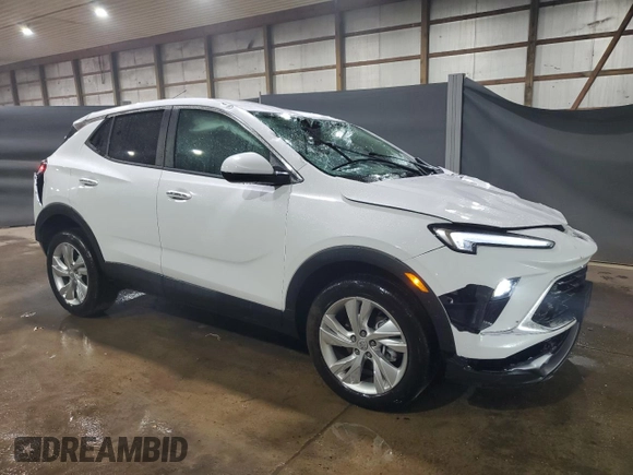 2025 Buick Encore GX Preferred z VIN KL4AMCSL7SB155776, wystawiony jako Copart lot #65182045 z przebiegiem 8 818 mil mil oraz Szkoda całkowita • Salvage title. Historia ofert i sprzedaży dostępna na DreamBid. Obrazek 4.