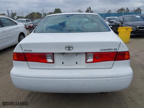 2000 Toyota Camry CE with VIN JT2BG22K0Y0430680, listed as a IAAI auction lot 42047038 with 195,572 mi miles. Bid and sale history available at carsss.com. Image 16.