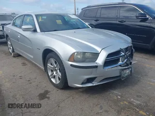 2011 Dodge Charger SE z VIN 2B3CL3CG2BH613364, wystawiony jako IAAI lot #42257275 z przebiegiem 137 321 mil mil oraz . Historia ofert i sprzedaży dostępna na DreamBid. Obrazek 1.