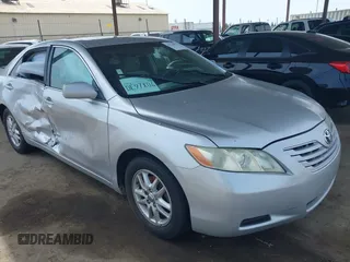 2009 Toyota Camry LE z VIN 4T1BK46K19U576880, wystawiony jako IAAI lot #41934887 z przebiegiem 116 980 mil mil oraz . Historia ofert i sprzedaży dostępna na DreamBid. Obrazek 1.