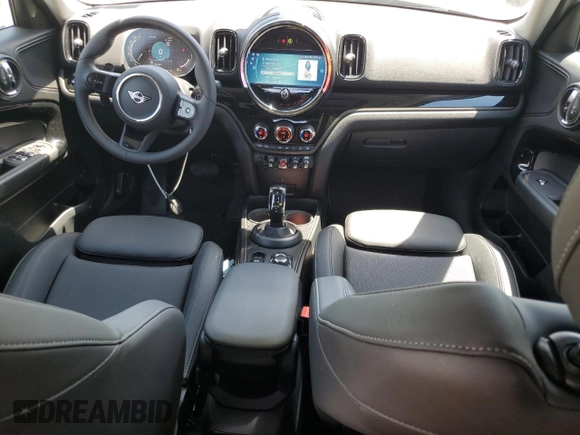 2024 MINI Countryman Cooper S with VIN WMZ83BR03R3R51328, listed as a Copart auction lot 58885025 with 3,089 mi miles and Salvage title. Bid and sale history available at DreamBid. Image 8.