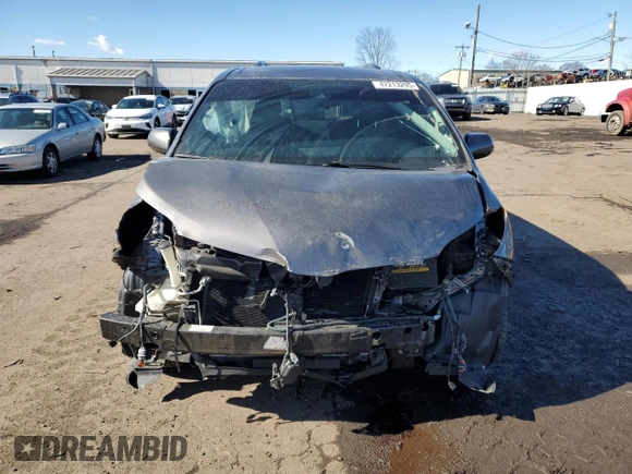 2018 Toyota Sienna XLE with VIN 5TDDZ3DC2JS195479, listed as a Copart auction lot 47213295 with 86,151 mi miles and Salvage Title. Bid and sale history available at carsss.com. Image 5.