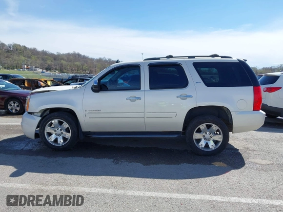 2008 GMC Yukon SLT w/4SB with VIN 1GKFK13078R209074, listed as a IAAI auction lot 41869070 with 180,950 mi miles. Bid and sale history available at carsss.com. Image 14.