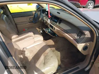 1997 Lincoln Town Car Signature z VIN 1LNLM82W6VY758933, wystawiony jako IAAI lot #42111472 z przebiegiem 156 999 mil mil oraz . Historia ofert i sprzedaży dostępna na DreamBid. Obrazek 5.
