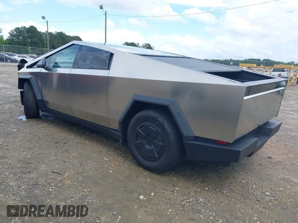 2024 Tesla Cybertruck z VIN 7G2CEHED5RA039734, wystawiony jako IAAI lot #42244205 z przebiegiem 8 443 mil mil oraz . Historia ofert i sprzedaży dostępna na DreamBid. Obrazek 3.