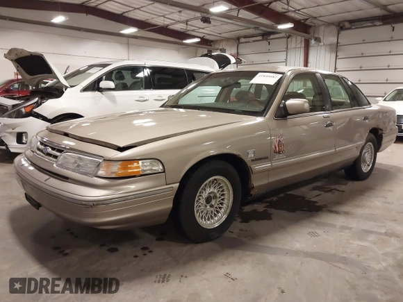 1995 Ford Crown Victoria LX с VIN 2FALP74W0SX195270, выставлен на аукционе IAAI как лот 41840082 с пробегом 139 967 миль миль и . История ставок и продаж доступна на DreamBid. Изображение 21.