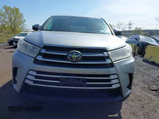 2018 Toyota Highlander LE с VIN 5TDBZRFH2JS499320, выставлен на аукционе IAAI как лот 42099889 с пробегом 642 396 миль миль и . История ставок и продаж доступна на DreamBid. Изображение 12.